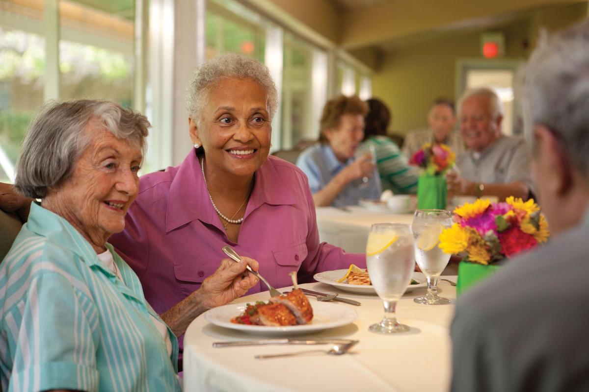 senior-women-at-dining-table-10
