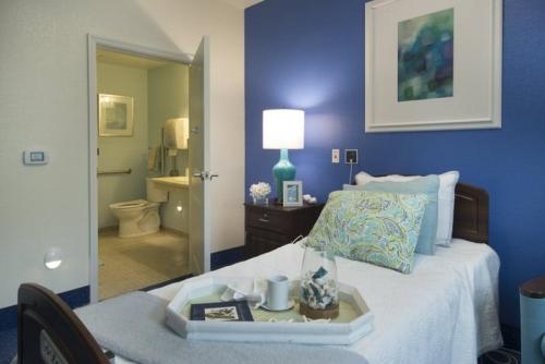 senior-living-apartment-bedroom-2