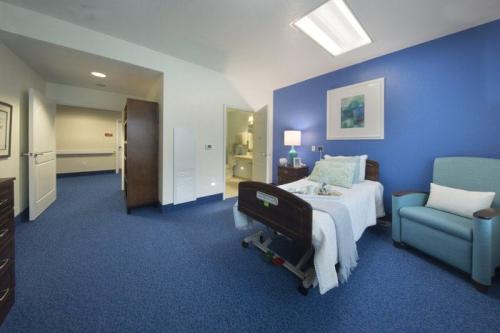 senior-living-apartment-bedroom-3
